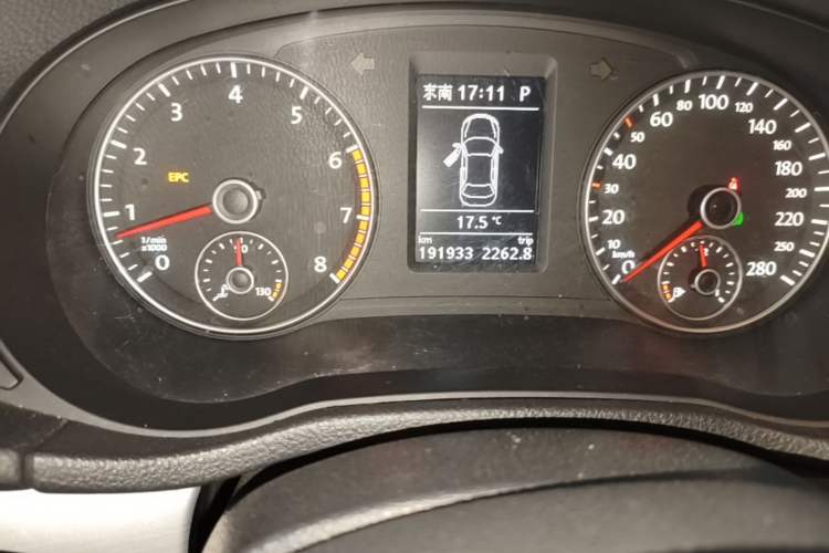 Used Volkswagen Passat 2014 1.8TSI DSG Prestige Edition Odometer Close Up