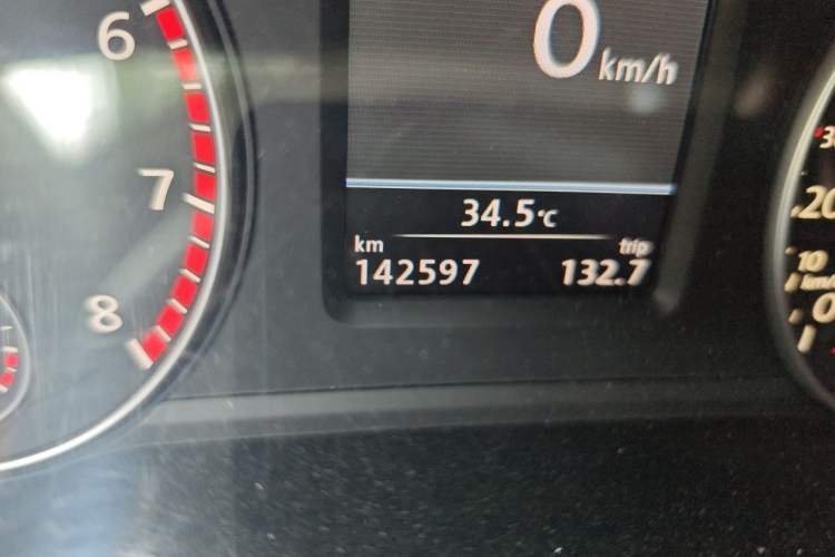 Used Volkswagen Passat 2014 1.8TSI DSG Prestige Edition Odometer Close Up