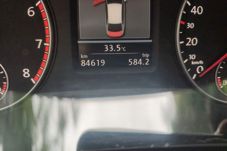 Used Volkswagen Passat 2014 1.8TSI DSG Prestige Edition Odometer Close Up