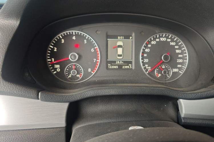 Used Volkswagen Passat 2014 2.0 TSI DSG Prestige Navigation Edition Odometer Close Up
