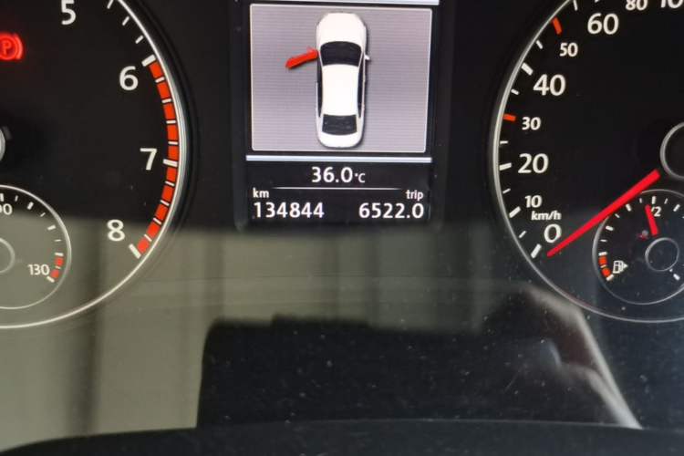 Used Volkswagen Passat 2014 1.8TSI DSG Prestige Edition Odometer Close Up