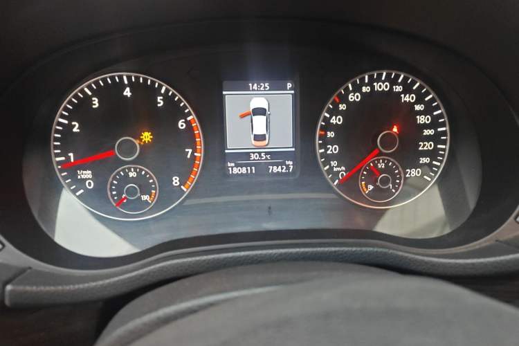 Used Volkswagen Passat 2014 1.8TSI DSG Prestige Edition Odometer Close Up