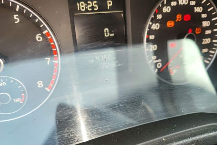 Used Volkswagen Passat 2014 1.8TSI DSG Prestige Edition Odometer Close Up