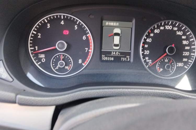 Used Volkswagen Passat 2014 1.8TSI DSG Prestige Edition Odometer Close Up