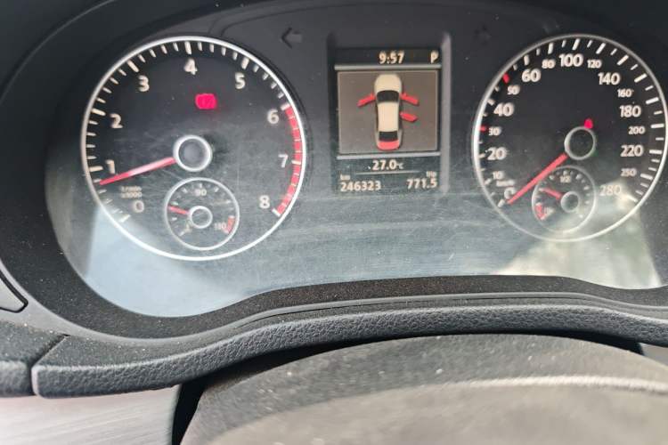 Used Volkswagen Passat 2014 1.8TSI DSG Prestige Navigation Edition Odometer Close Up