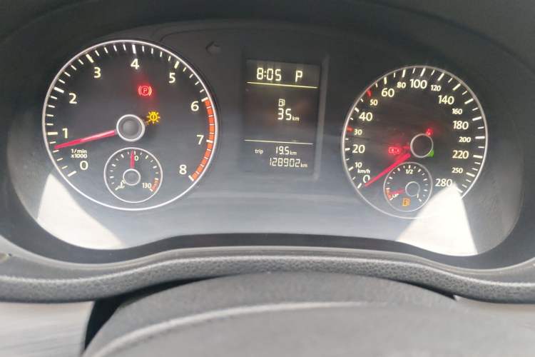 Used Volkswagen Passat 2014 1.8TSI DSG Prestige Navigation Edition Odometer Close Up