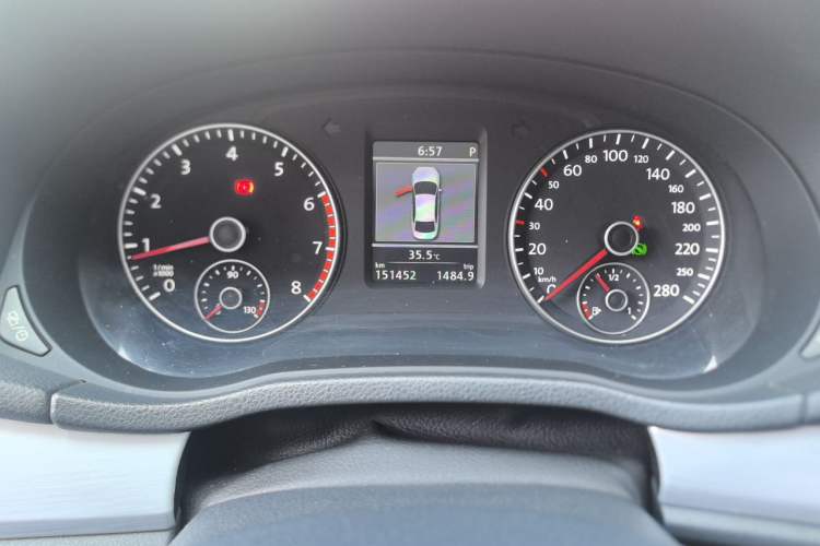 Used Volkswagen Passat 2014 1.8TSI DSG Prestige Edition Odometer Close Up