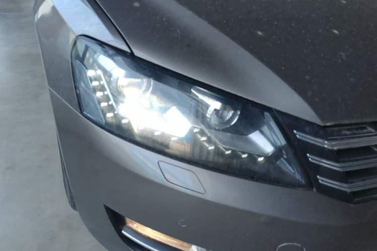 Used Volkswagen Passat 2014 1.8TSI DSG Prestige Edition Right Front Headlight