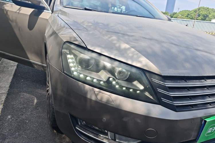 Used Volkswagen Passat 2014 1.8TSI DSG Prestige Navigation Edition Right Front Headlight