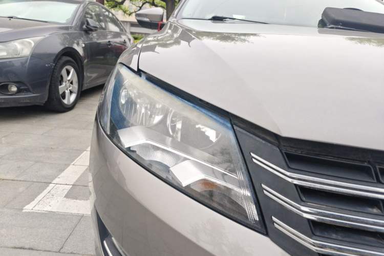 Used Volkswagen Passat 2014 1.8TSI DSG Prestige Navigation Edition Right Front Headlight