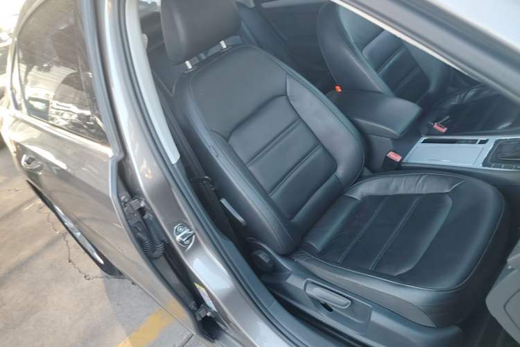 Used Volkswagen Passat 2014 1.8TSI DSG Prestige Edition Right Front Seat
