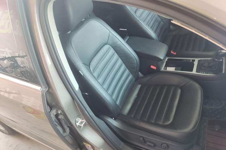 Used Volkswagen Passat 2014 1.8TSI DSG Prestige Edition Right Front Seat