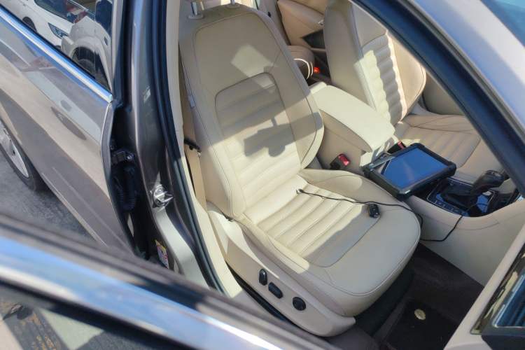 Used Volkswagen Passat 2014 1.8TSI DSG Prestige Edition Right Front Seat