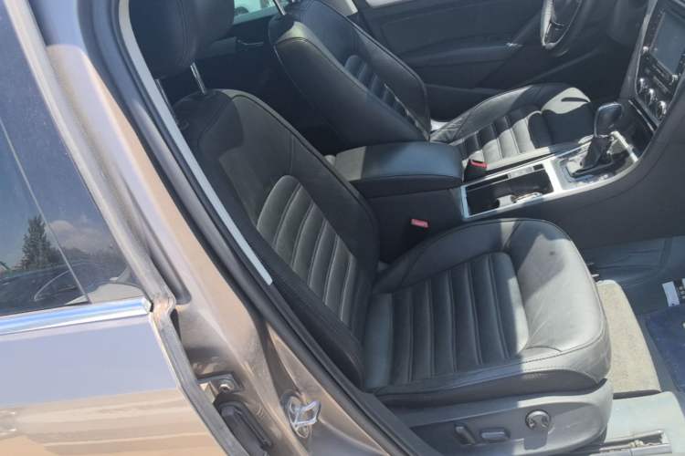 Used Volkswagen Passat 2014 1.8TSI DSG Prestige Edition Right Front Seat
