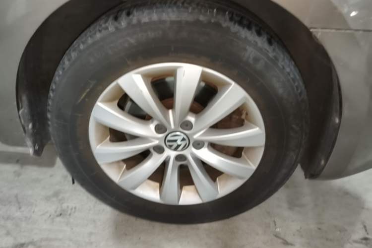 Used Volkswagen Passat 2014 1.8TSI DSG Prestige Edition Right Front Wheel Hub