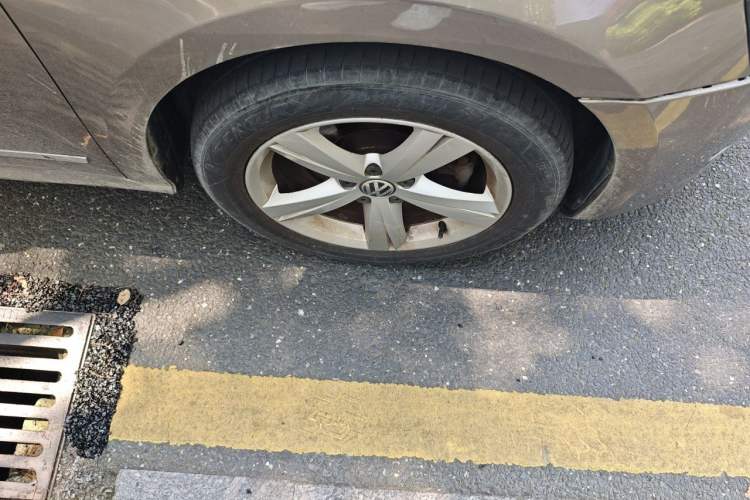 Used Volkswagen Passat 2014 1.8TSI DSG Prestige Edition Right Front Wheel Hub