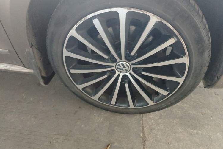 Used Volkswagen Passat 2014 2.0 TSI DSG Prestige Navigation Edition Right Front Wheel Hub