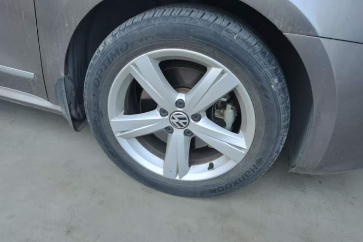 Used Volkswagen Passat 2014 1.8TSI DSG Prestige Edition Right Front Wheel Hub