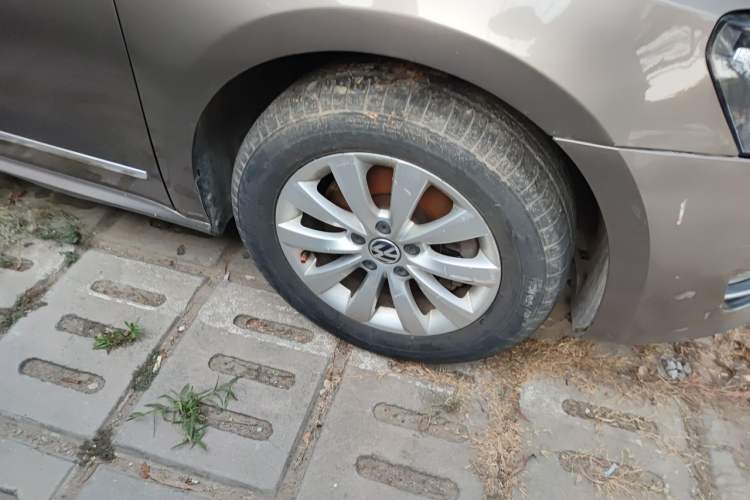 Used Volkswagen Passat 2014 1.8TSI DSG Prestige Edition Right Front Wheel Hub
