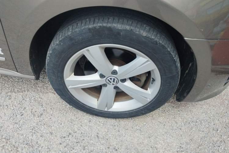 Used Volkswagen Passat 2014 1.8TSI DSG Prestige Edition Right Front Wheel Hub