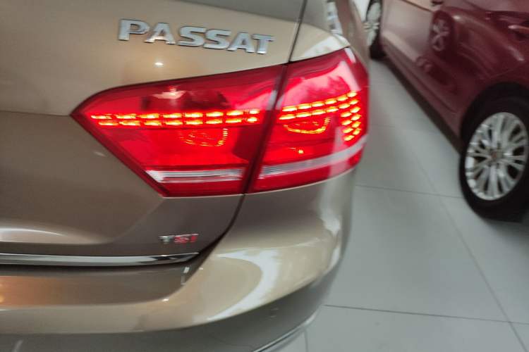 Used Volkswagen Passat 2014 1.8TSI DSG Prestige Edition Right Rear Taillight