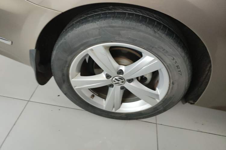 Used Volkswagen Passat 2014 1.8TSI DSG Prestige Edition Right Rear Wheel Hub
