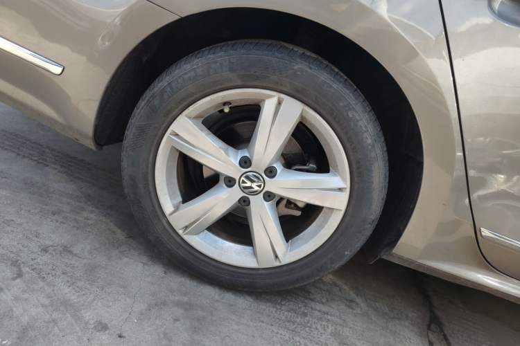 Used Volkswagen Passat 2014 1.8TSI DSG Prestige Edition Right Rear Wheel Hub