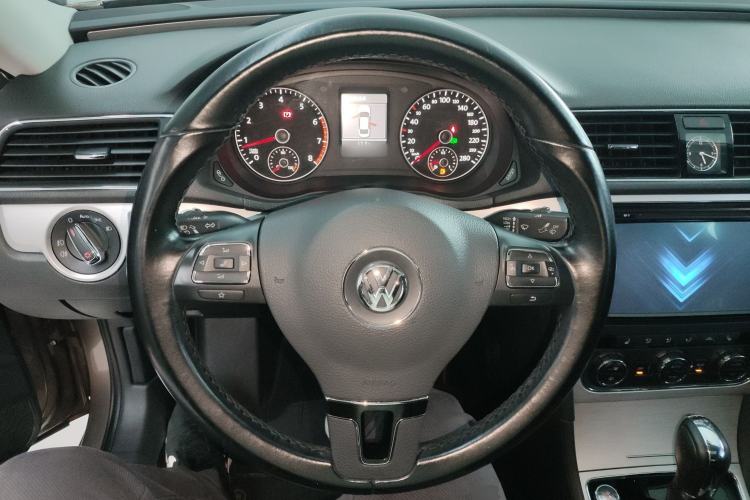 Used Volkswagen Passat 2014 1.8TSI DSG Prestige Edition Steering Wheel