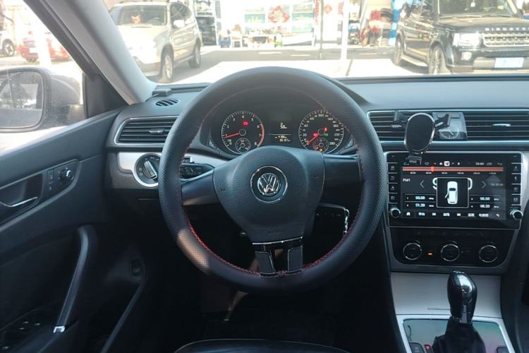Used Volkswagen Passat 2014 1.8TSI DSG Prestige Edition Steering Wheel