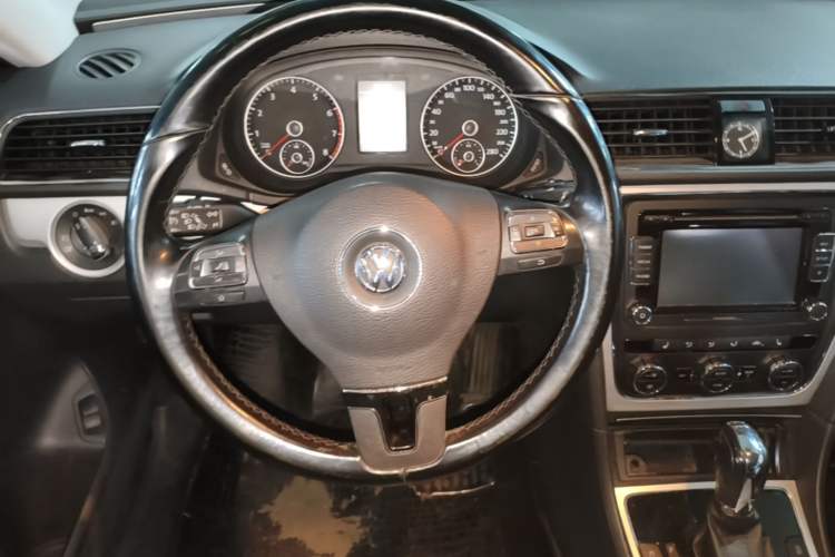Used Volkswagen Passat 2014 1.8TSI DSG Prestige Edition Steering Wheel