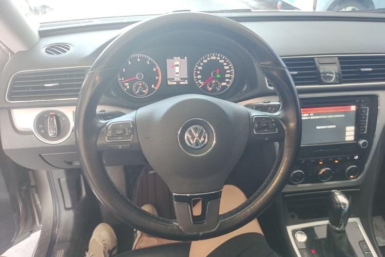 Used Volkswagen Passat 2014 1.8TSI DSG Prestige Edition Steering Wheel