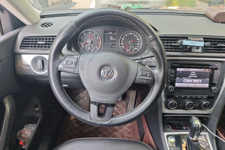 Used Volkswagen Passat 2014 1.8TSI DSG Prestige Edition Steering Wheel