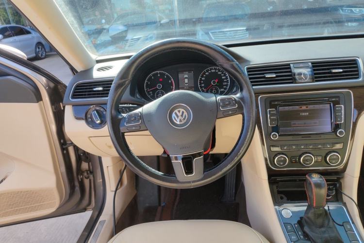 Used Volkswagen Passat 2014 1.8TSI DSG Prestige Edition Steering Wheel
