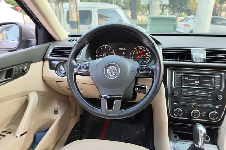 Used Volkswagen Passat 2014 1.8TSI DSG Prestige Edition Steering Wheel