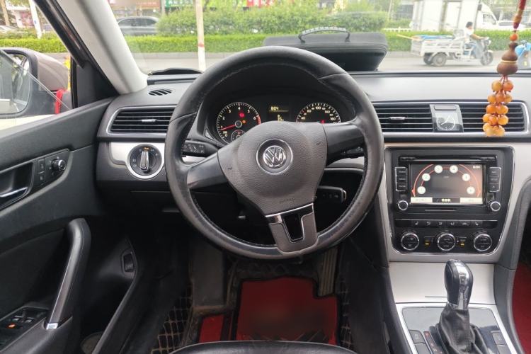 Used Volkswagen Passat 2014 1.8TSI DSG Prestige Navigation Edition Steering Wheel