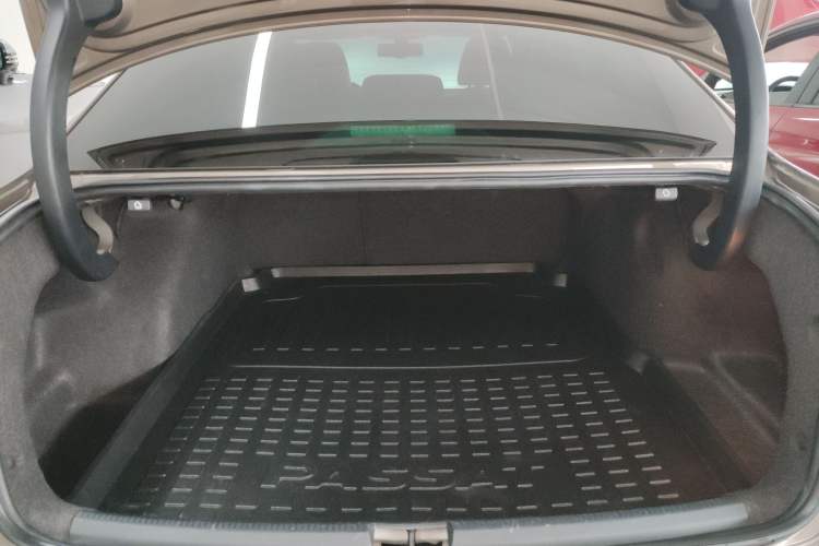 Used Volkswagen Passat 2014 1.8TSI DSG Prestige Edition Trunk