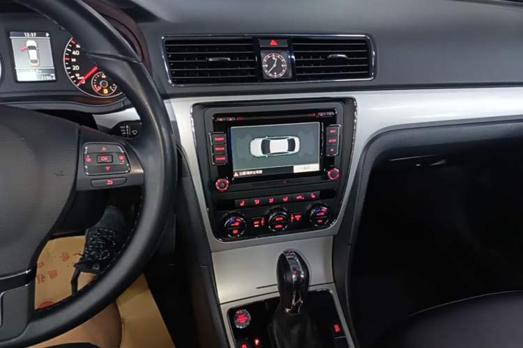 Used Volkswagen Passat 2015 1.8TSI DSG Prestige Edition Audio And AC Panel