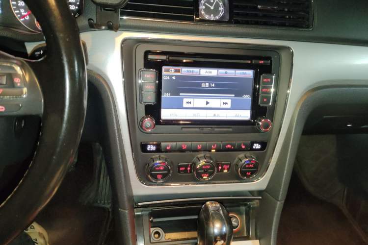 Used Volkswagen Passat 2015 2.0 TSI DSG Prestige Edition Audio And AC Panel