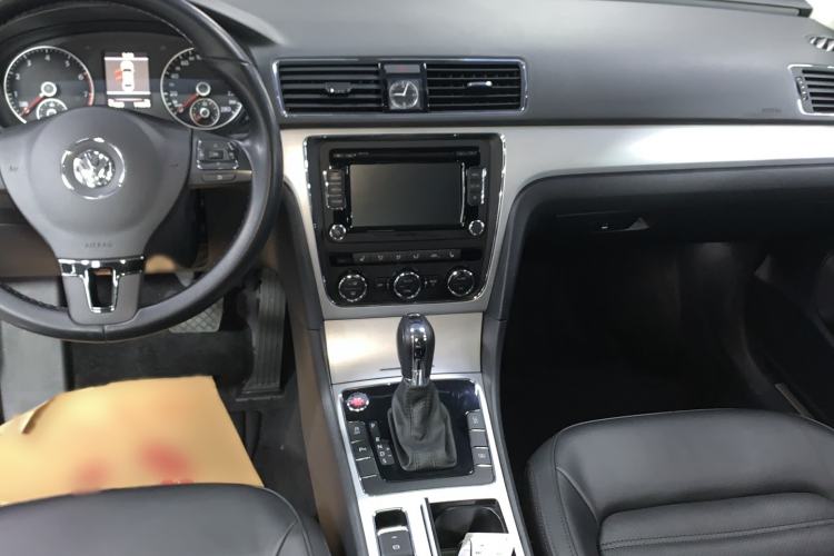 Used Volkswagen Passat 2015 1.8TSI DSG Prestige Edition Audio And AC Panel
