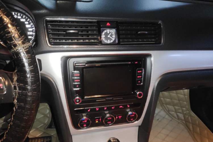 Used Volkswagen Passat 2015 2.0 TSI DSG Prestige Edition Audio And AC Panel