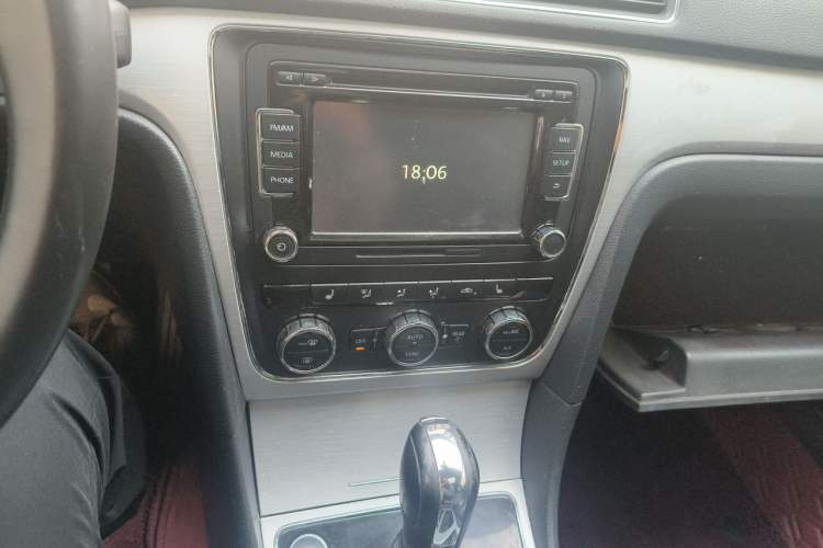 Used Volkswagen Passat 2015 1.8TSI DSG Prestige Edition Audio And AC Panel
