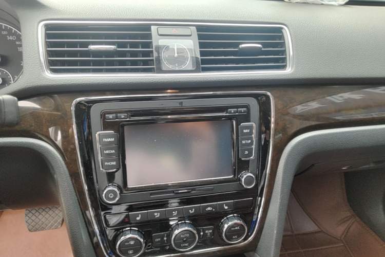 Used Volkswagen Passat 2015 1.8TSI DSG Prestige Edition Audio And AC Panel