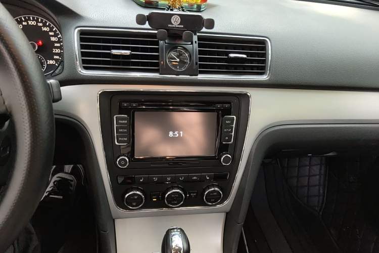Used Volkswagen Passat 2015 2.0 TSI DSG Prestige Edition Audio And AC Panel