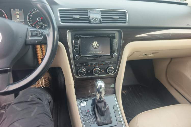 Used Volkswagen Passat 2015 1.8TSI DSG Prestige Edition Audio And AC Panel