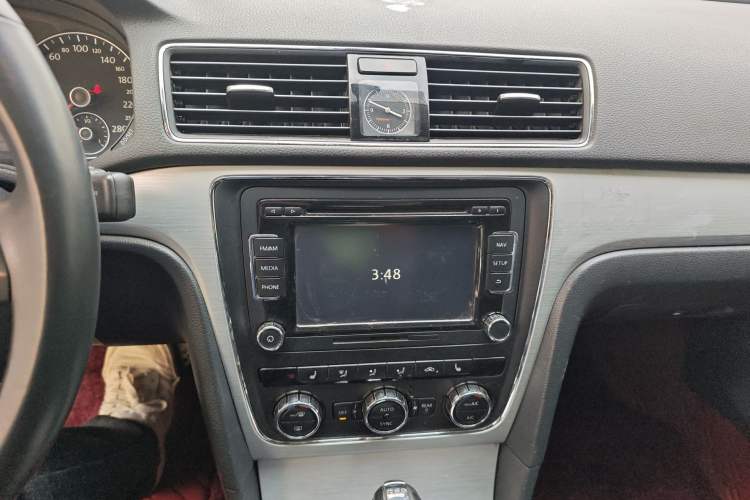 Used Volkswagen Passat 2015 1.8TSI DSG Prestige Edition Audio And AC Panel