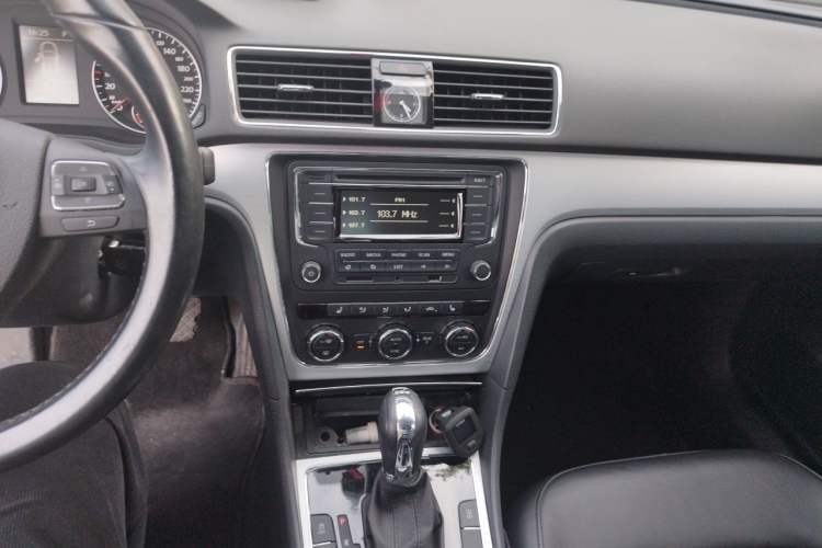 Used Volkswagen Passat 2015 1.8TSI DSG Prestige Edition Audio And AC Panel
