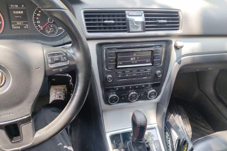 Used Volkswagen Passat 2015 1.8TSI DSG Prestige Edition Audio And AC Panel