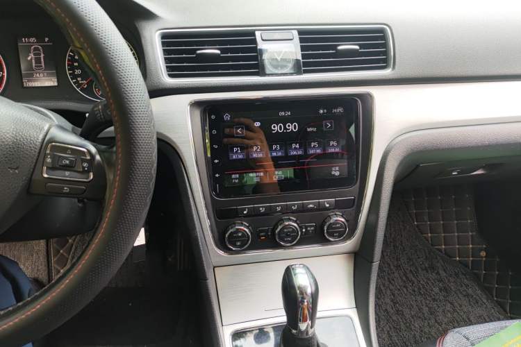 Used Volkswagen Passat 2015 1.8TSI DSG Prestige Edition Audio And AC Panel