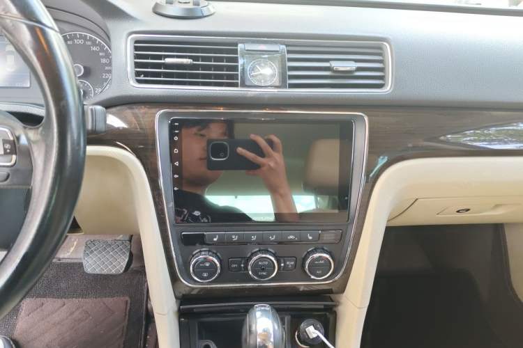 Used Volkswagen Passat 2015 2.0 TSI DSG Prestige Edition Audio And AC Panel