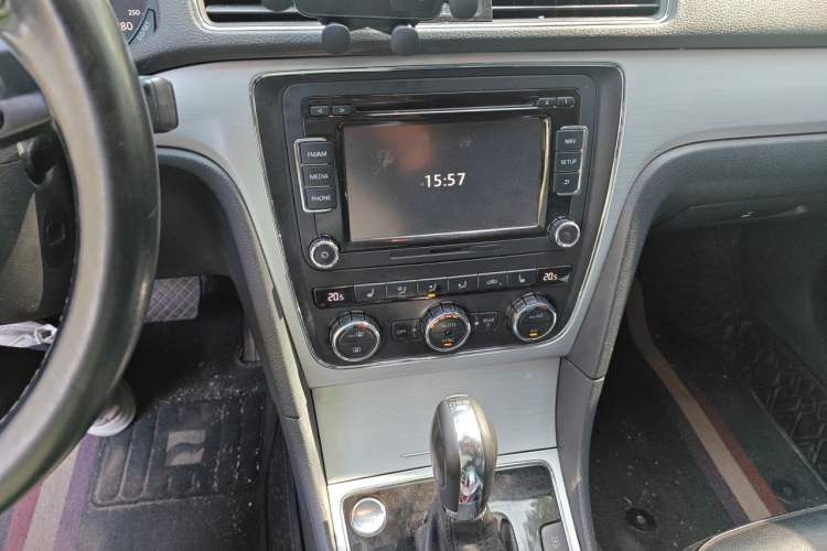 Used Volkswagen Passat 2015 1.8TSI DSG Prestige Edition Audio And AC Panel
